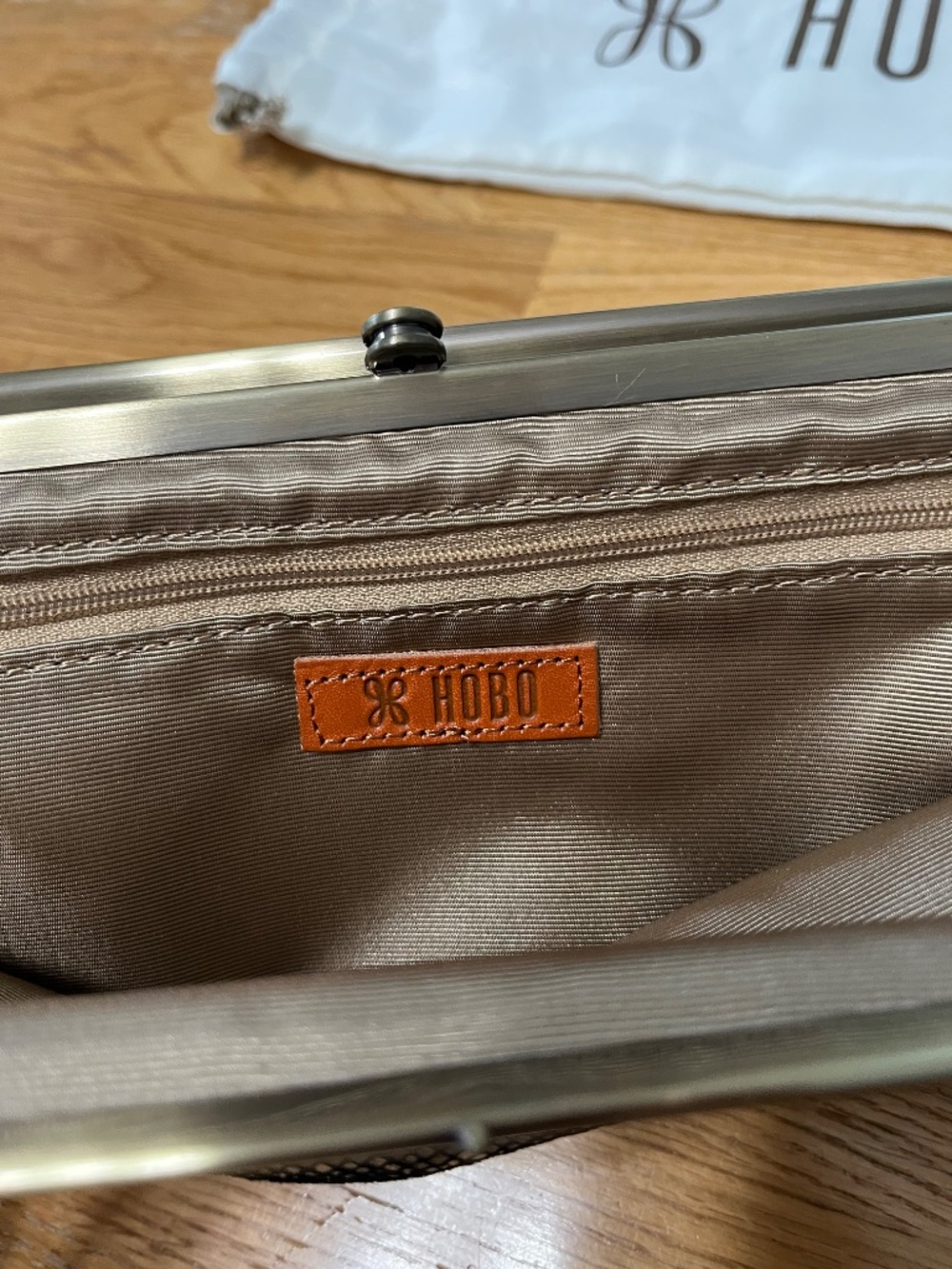 HOBO Lauren Wallet - Picture 3 of 5